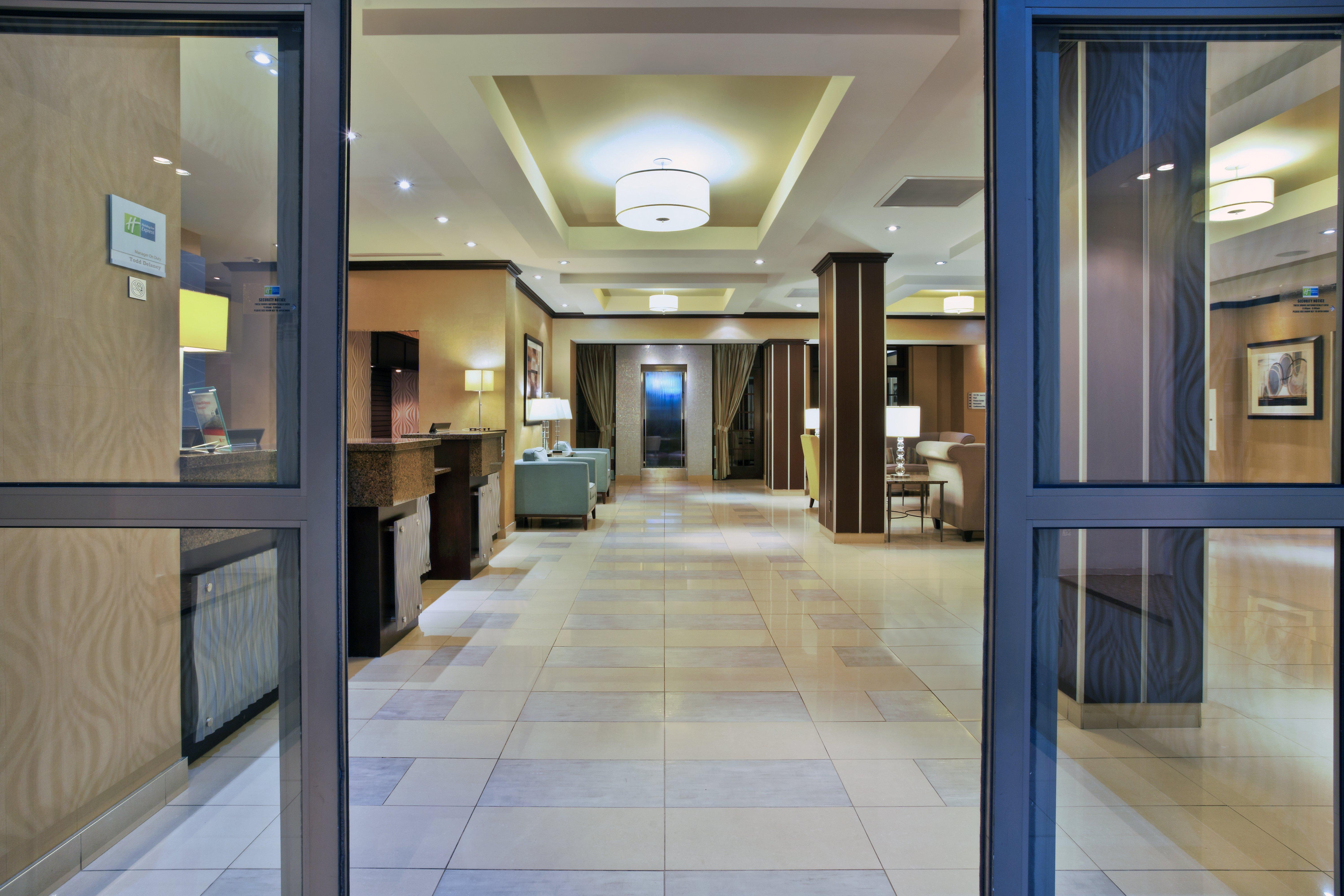 Holiday Inn Express Kingston Central By Ihg Esterno foto