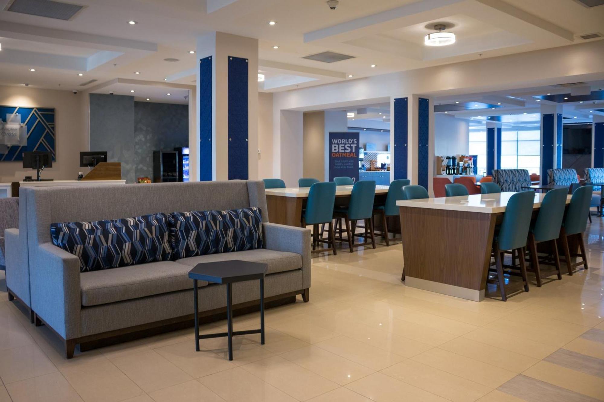 Holiday Inn Express Kingston Central By Ihg Esterno foto