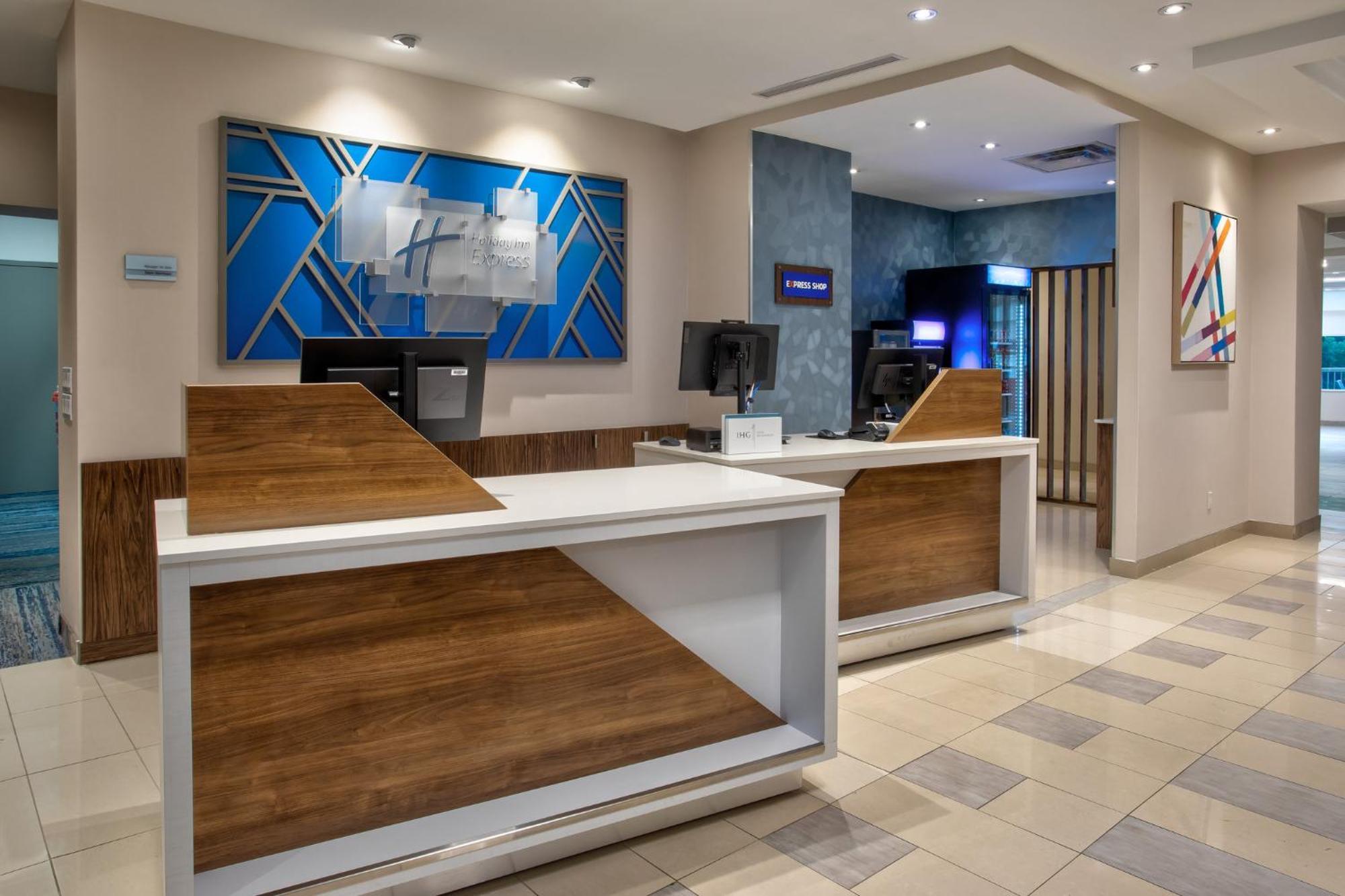 Holiday Inn Express Kingston Central By Ihg Esterno foto