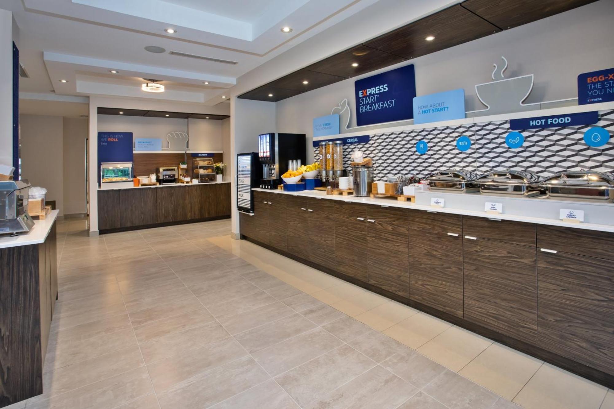 Holiday Inn Express Kingston Central By Ihg Esterno foto